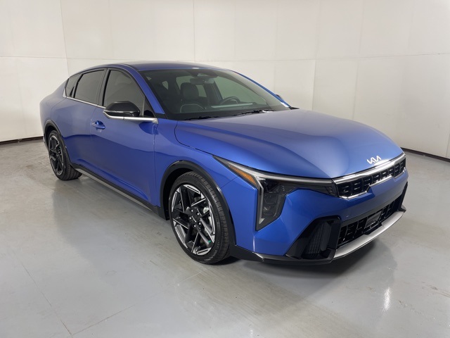 2025 Kia K4 GT-Line photo 2