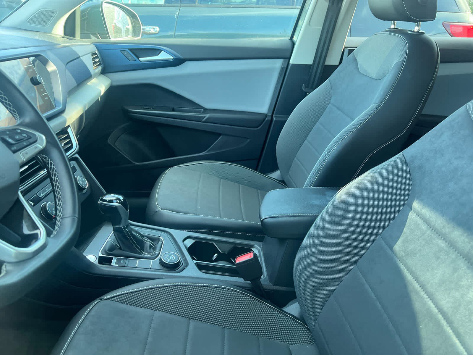 2022 Volkswagen Taos SE photo 6