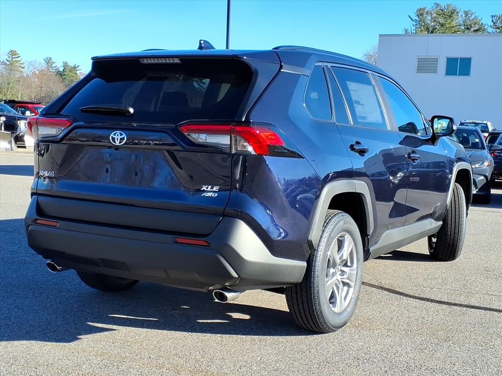 2025 Toyota RAV4 XLE photo 4