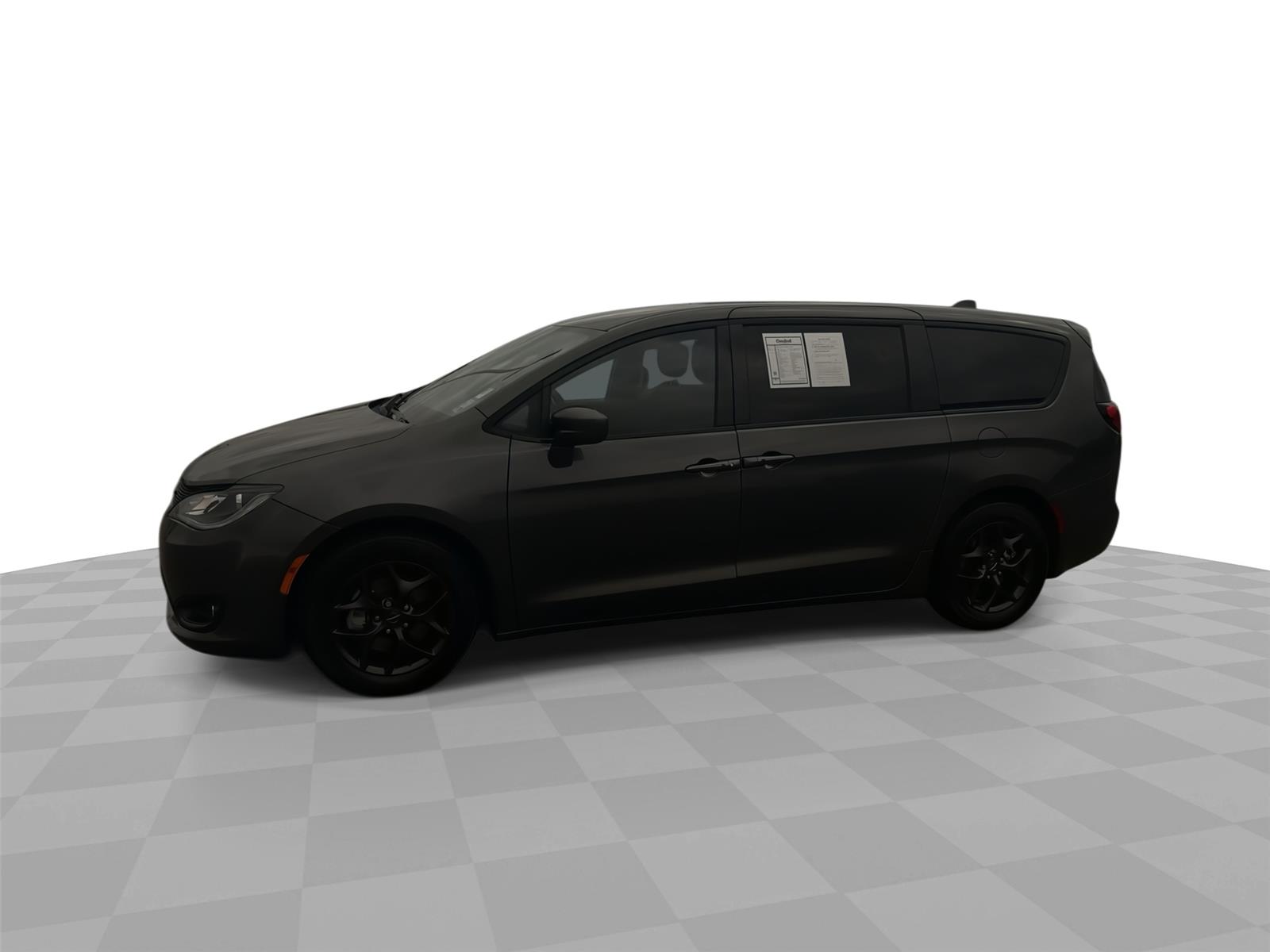2020 Chrysler Pacifica Touring photo 3