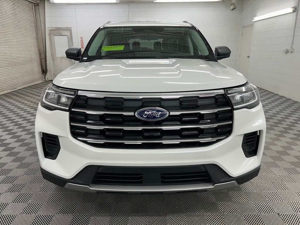 2025 Ford Explorer photo 7