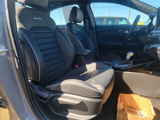 2023 Kia Forte GT-Line photo 16