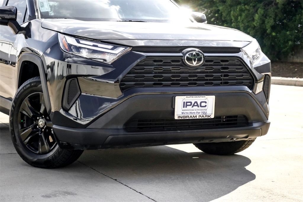 2024 Toyota RAV4 XLE photo 2