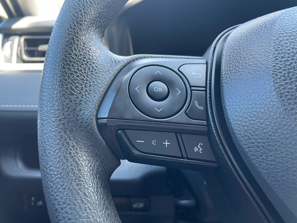 2023 Toyota RAV4 XLE photo 8