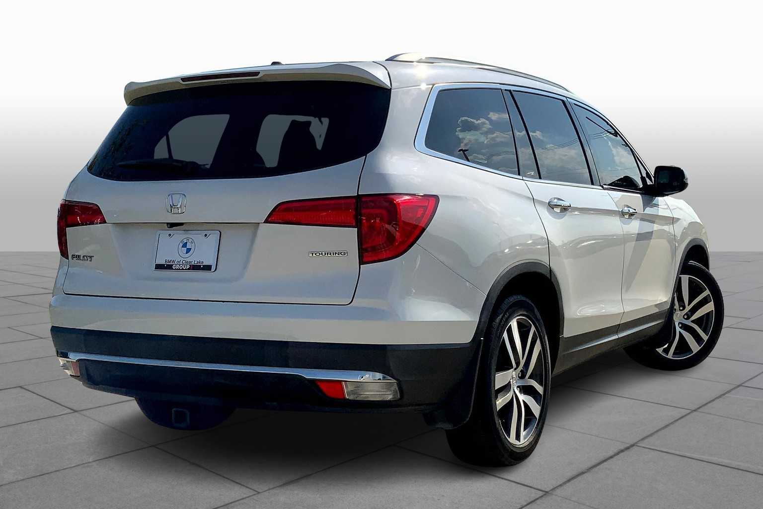 2018 Honda Pilot Touring photo 12