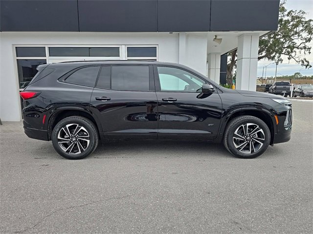 2025 Buick Enclave Sport Touring photo 4
