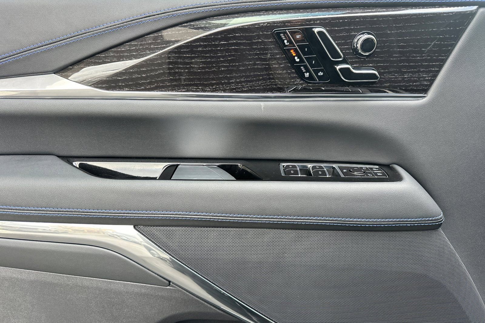 2025 Cadillac Escalade IQ Sport photo 10