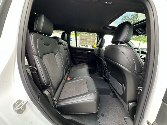 2025 Jeep Grand Cherokee Altitude X photo 32