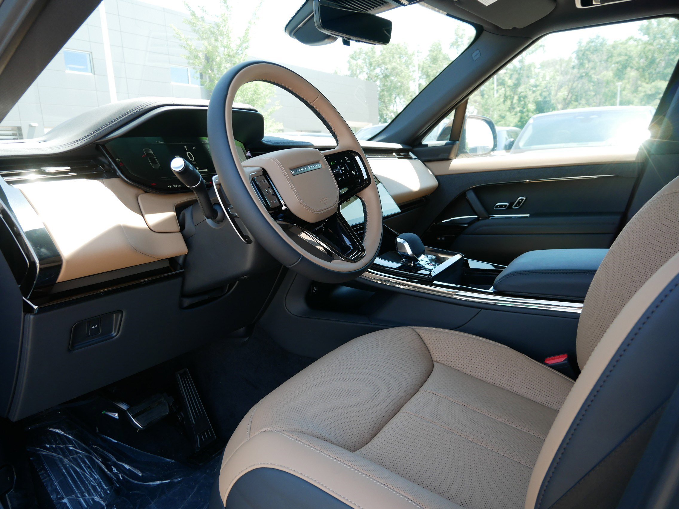 2025 Land Rover Range Rover Sport SE photo 2