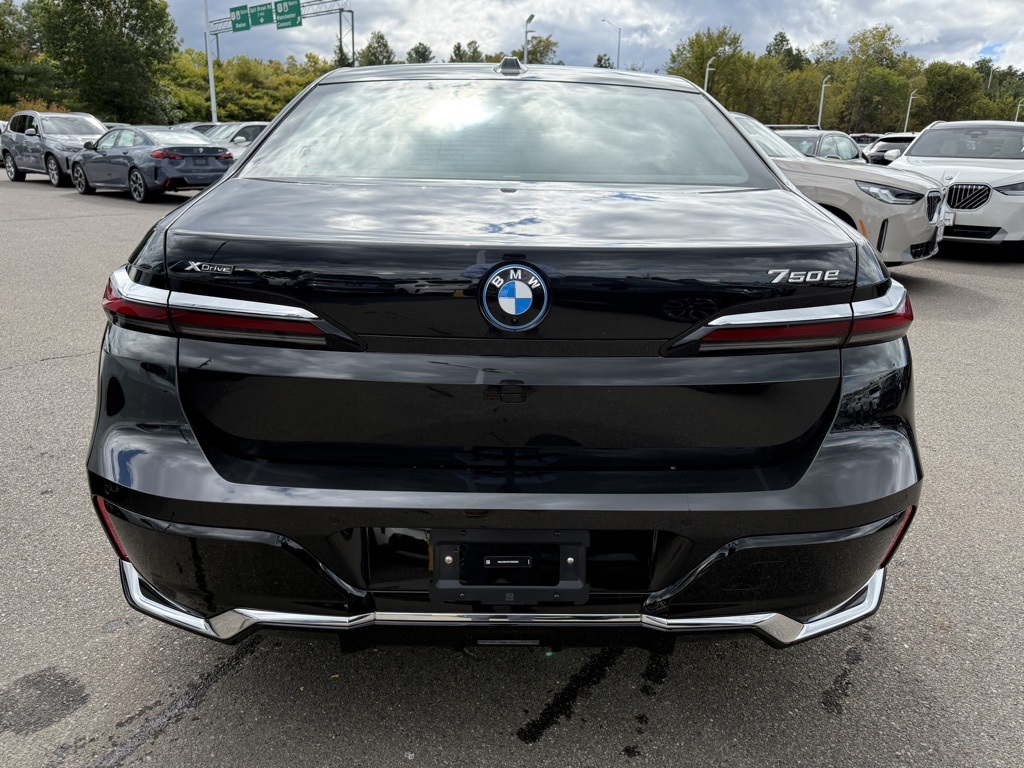 2026 Bmw 750e photo 4