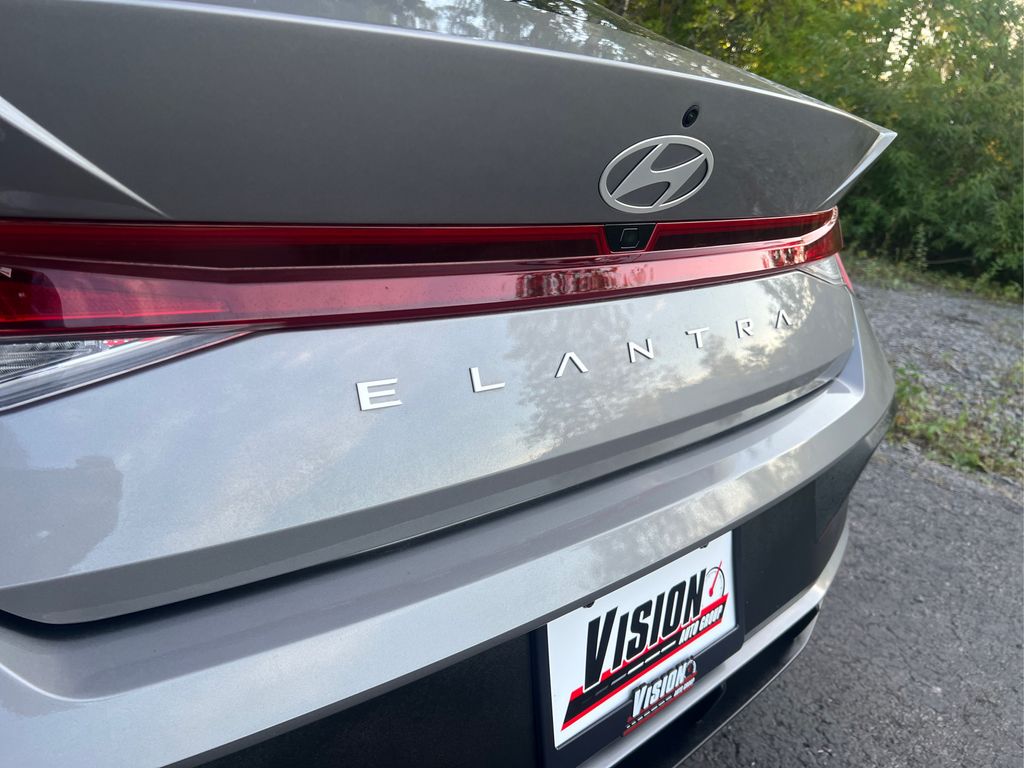 2024 Hyundai Elantra SEL photo 13