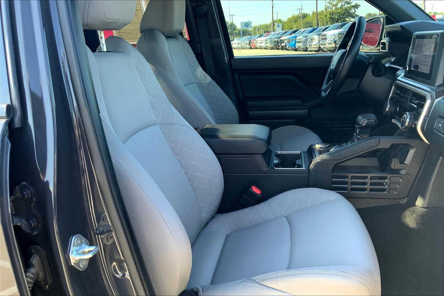 2024 Toyota Tacoma SR5 photo 8