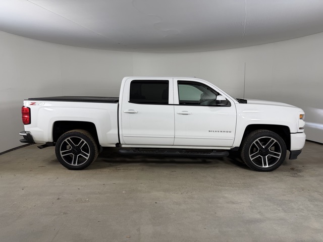 2018 Chevrolet Silverado 1500 LT photo 2