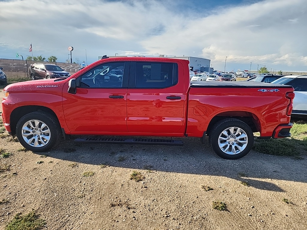 2022 Chevrolet Silverado 1500 Custom photo 2