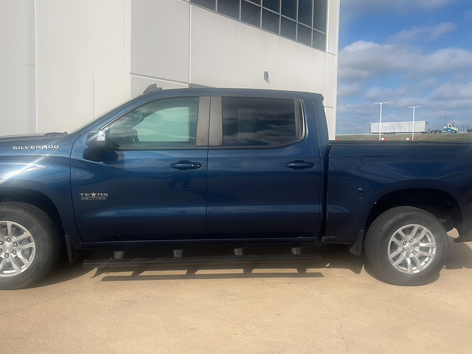 2021 Chevrolet Silverado 1500 LT photo 4