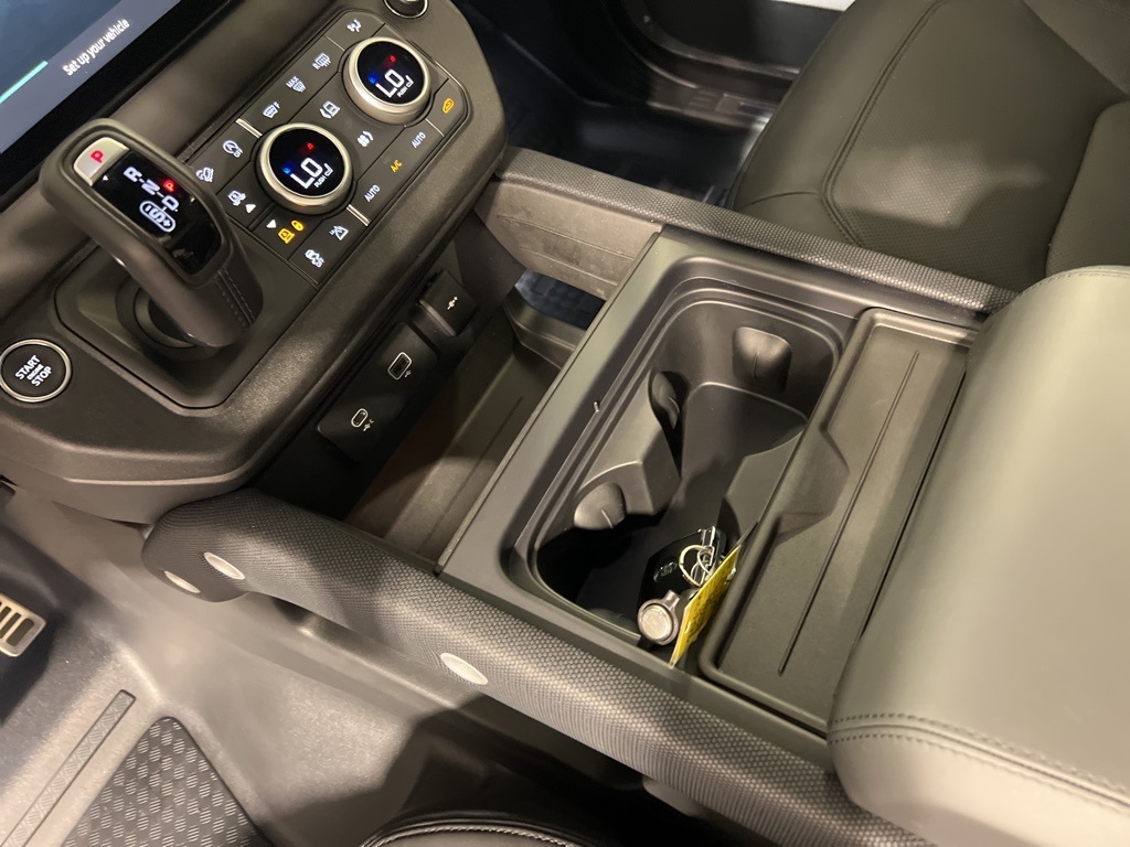2024 Land Rover Defender 130 V8 photo 16