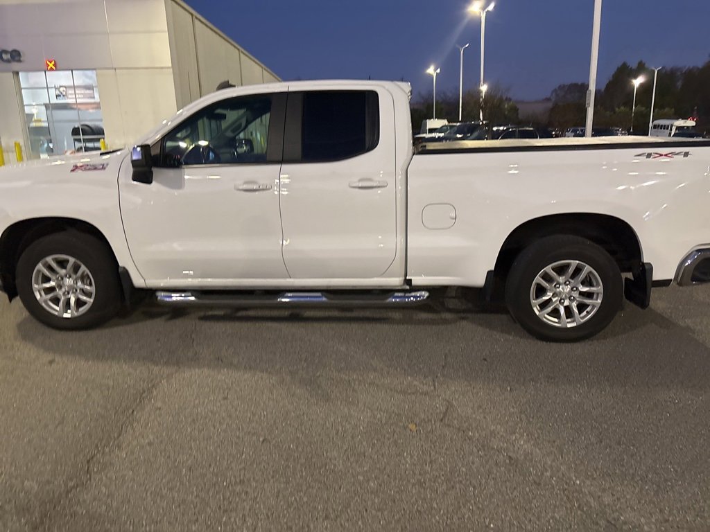 2020 Chevrolet Silverado 1500 LT photo 2