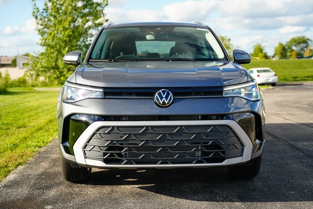 2025 Volkswagen Taos SE photo 37