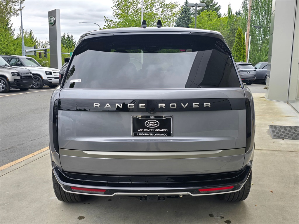 2025 Land Rover Range Rover SE photo 4