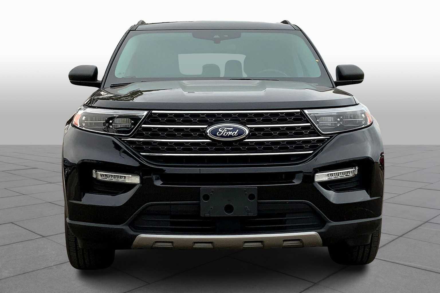 2023 Ford Explorer XLT photo 2