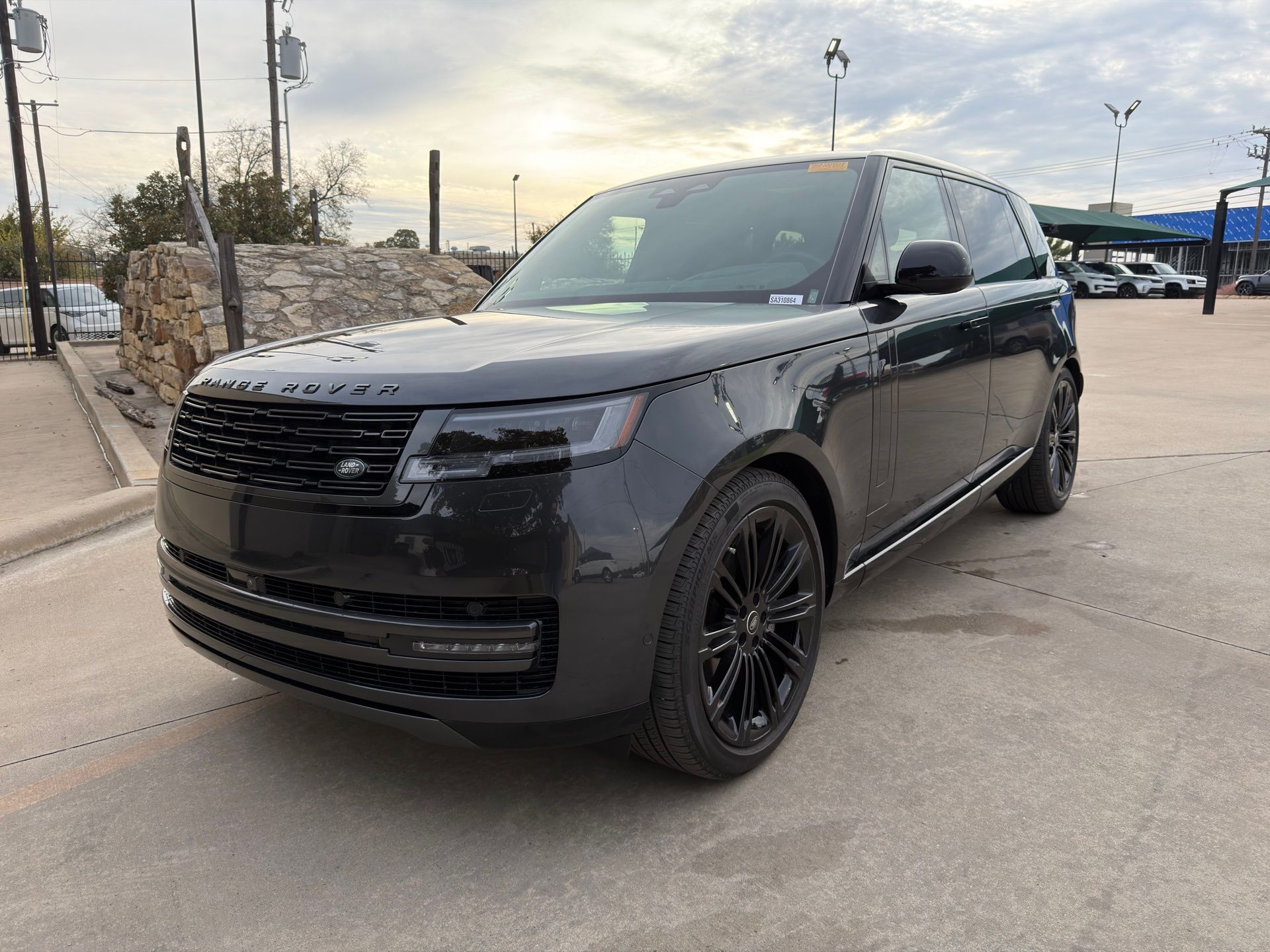 2025 Land Rover Range Rover SE's photo