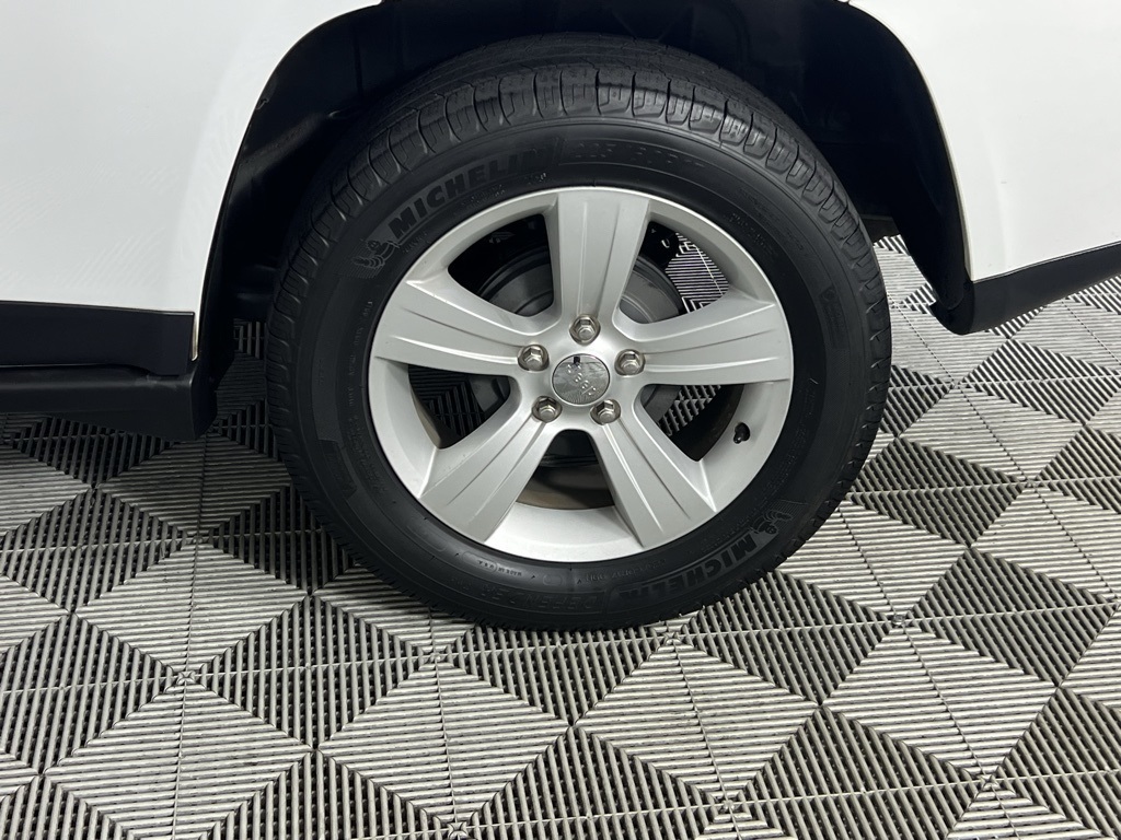 2014 Jeep Compass Sport photo 9