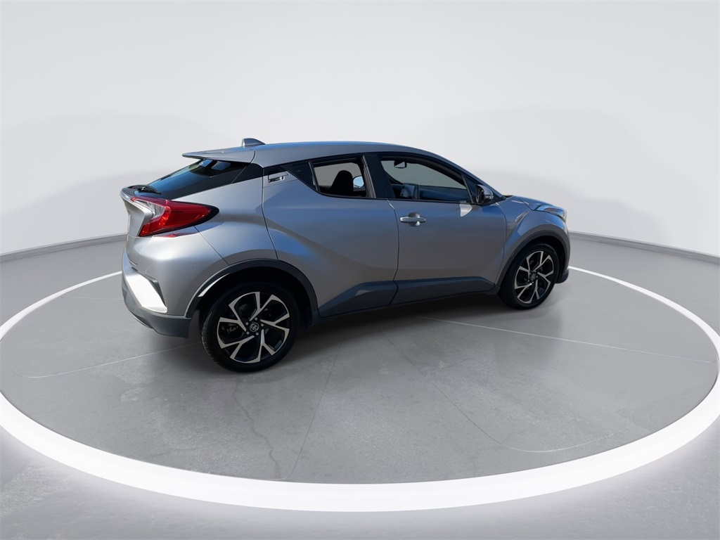 2019 Toyota C-HR XLE photo 14