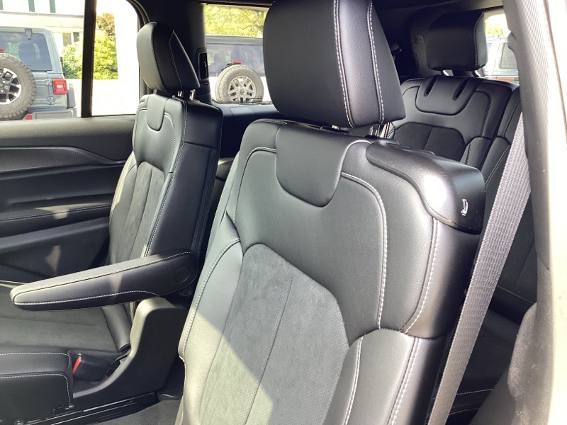 2025 Jeep Grand Cherokee Altitude X photo 12