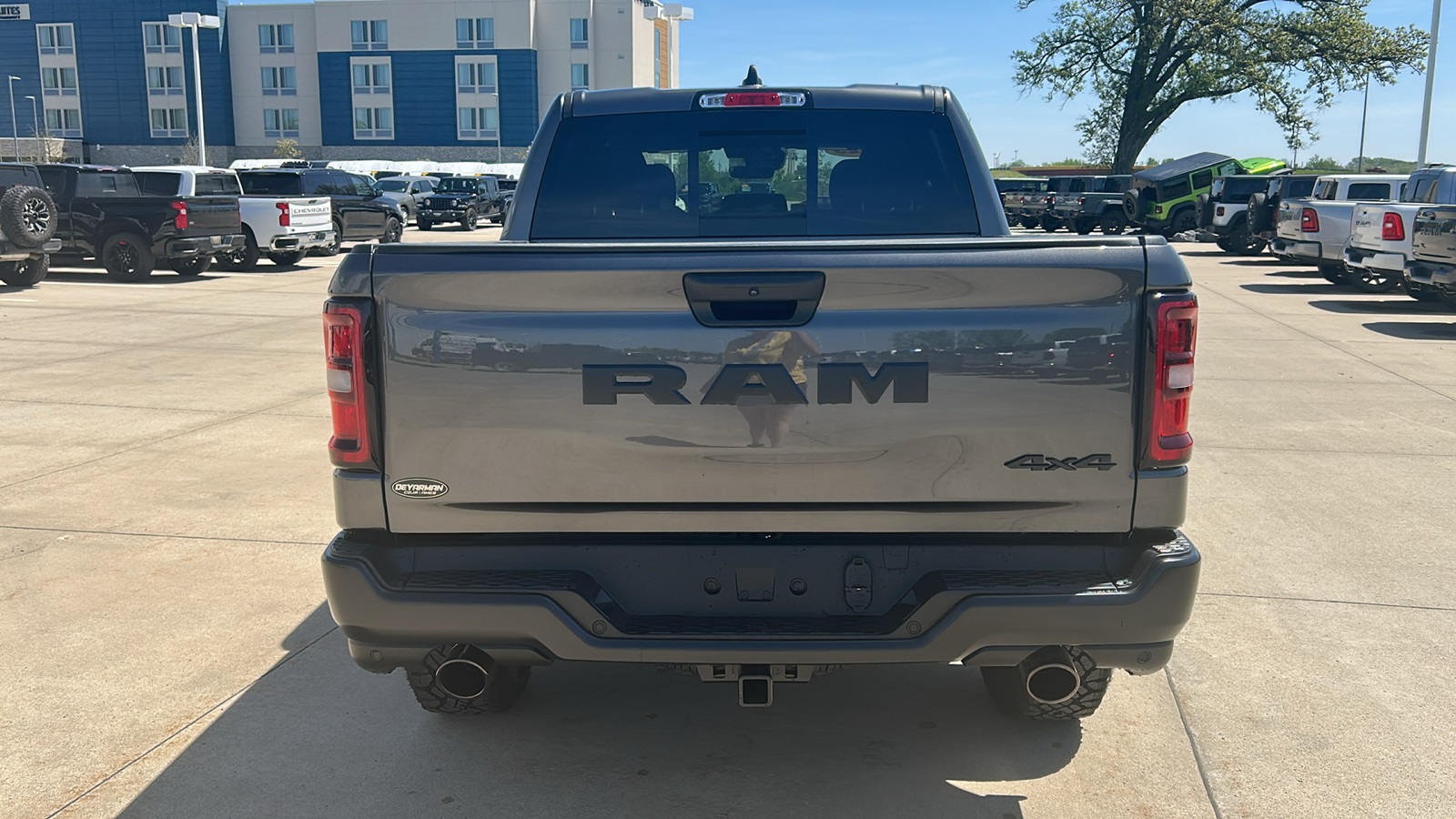 2025 Ram 1500 Tradesman photo 4