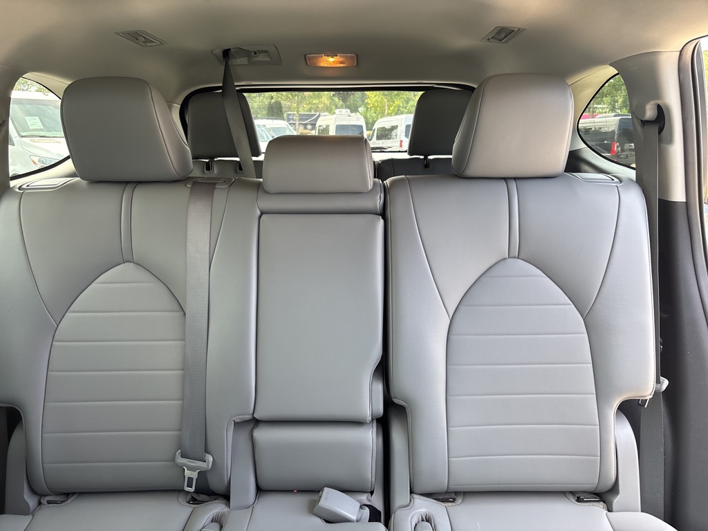 2021 Toyota Highlander XLE photo 18