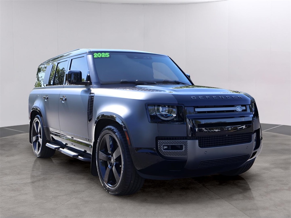 2025 Land Rover Defender 130 V8 photo 3