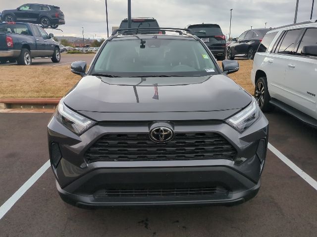 2022 Toyota RAV4 XLE photo 2