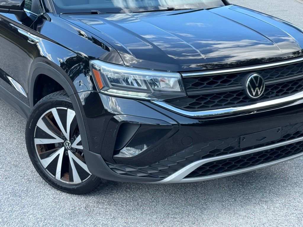 2022 Volkswagen Taos SE photo 3