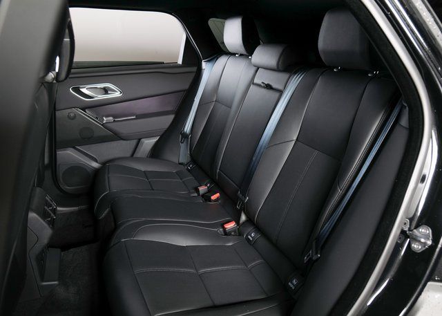 2026 Land Rover Range Rover Velar SE photo 4