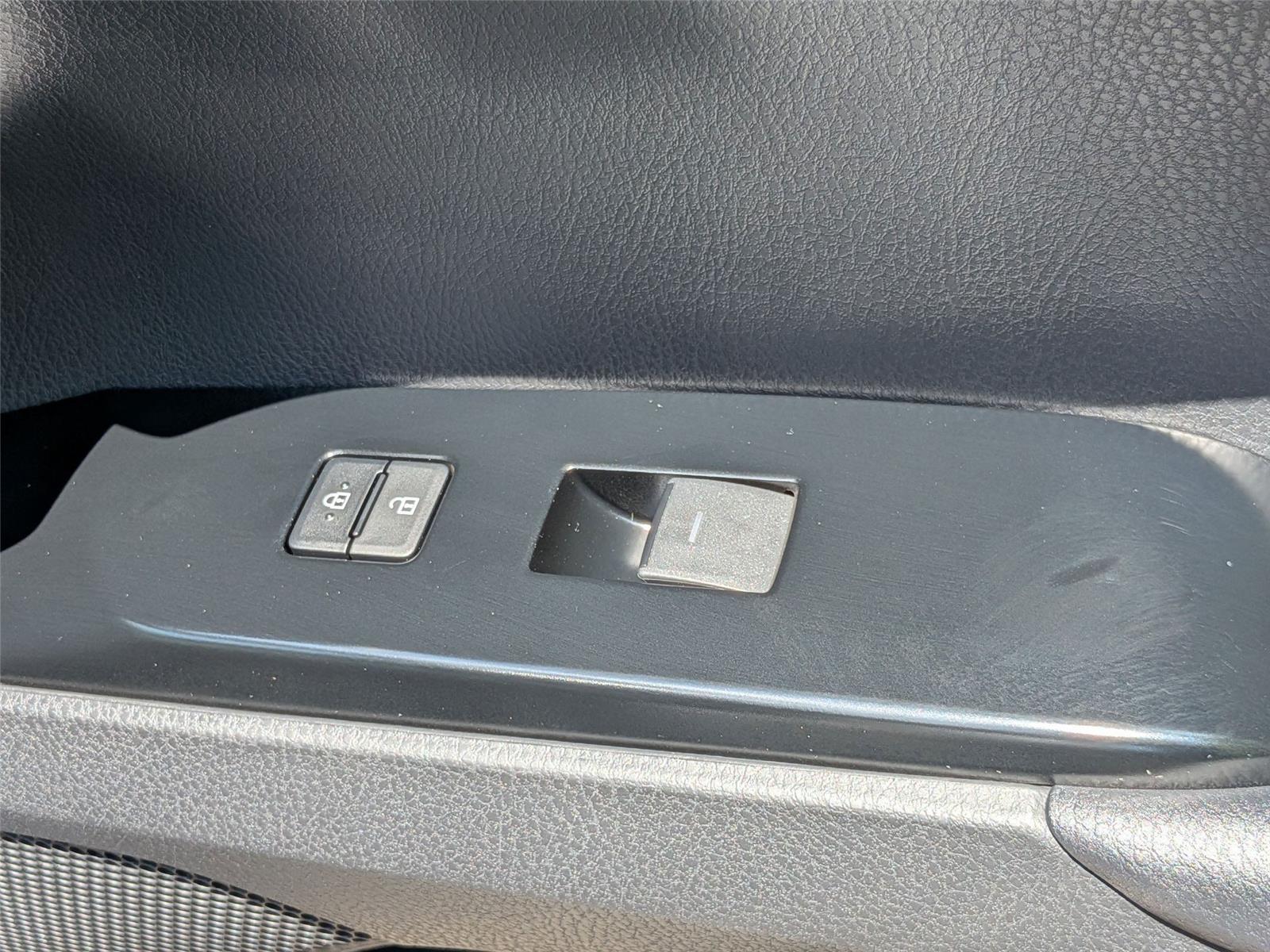 2025 Toyota Camry SE photo 33