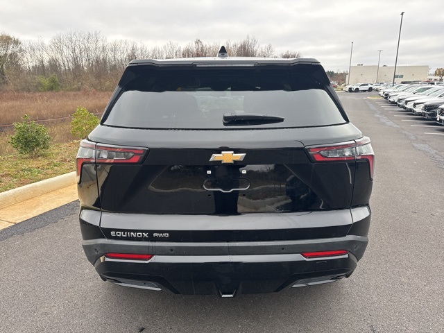 2025 Chevrolet Equinox LT photo 2