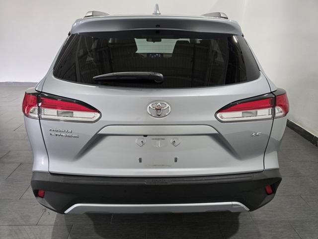 2022 Toyota Corolla Cross LE photo 4