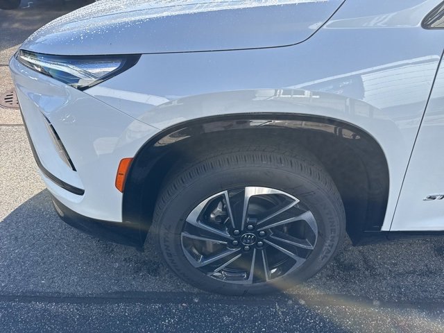 2026 Buick Enclave Sport Touring photo 4