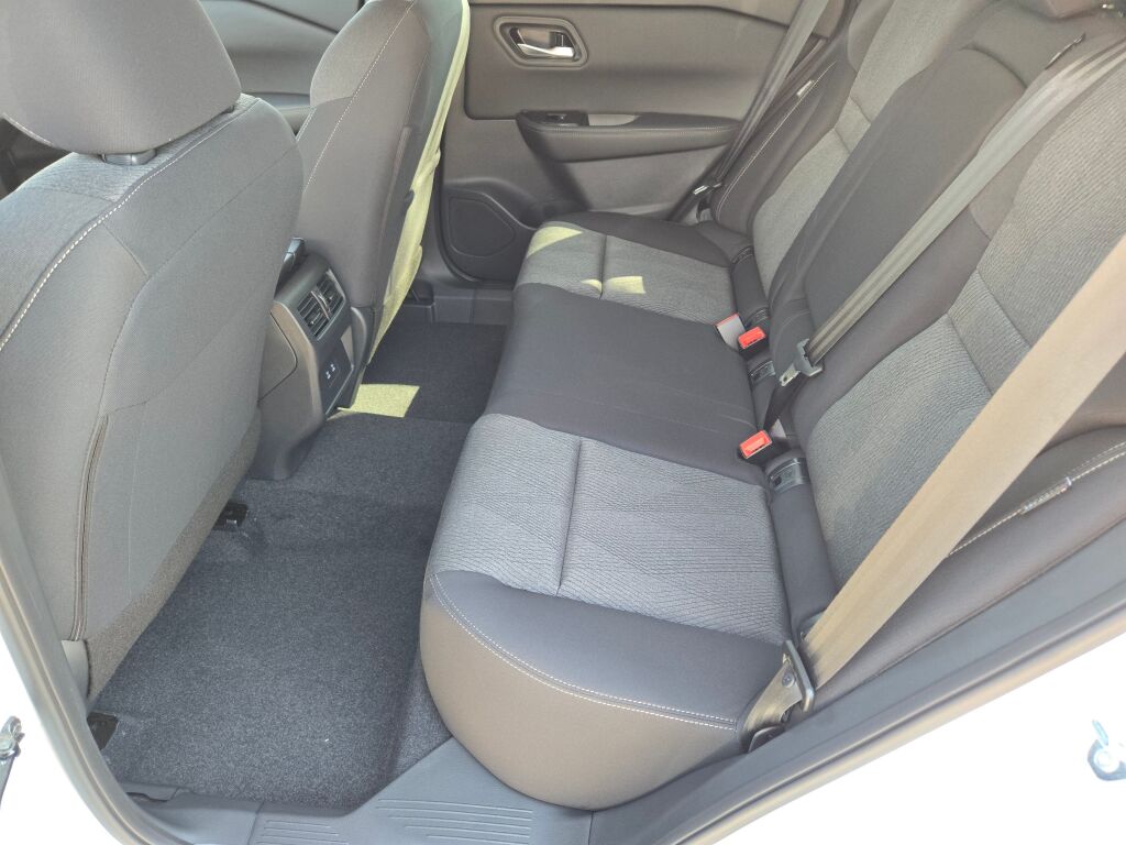 2026 Nissan Rogue SV photo 15