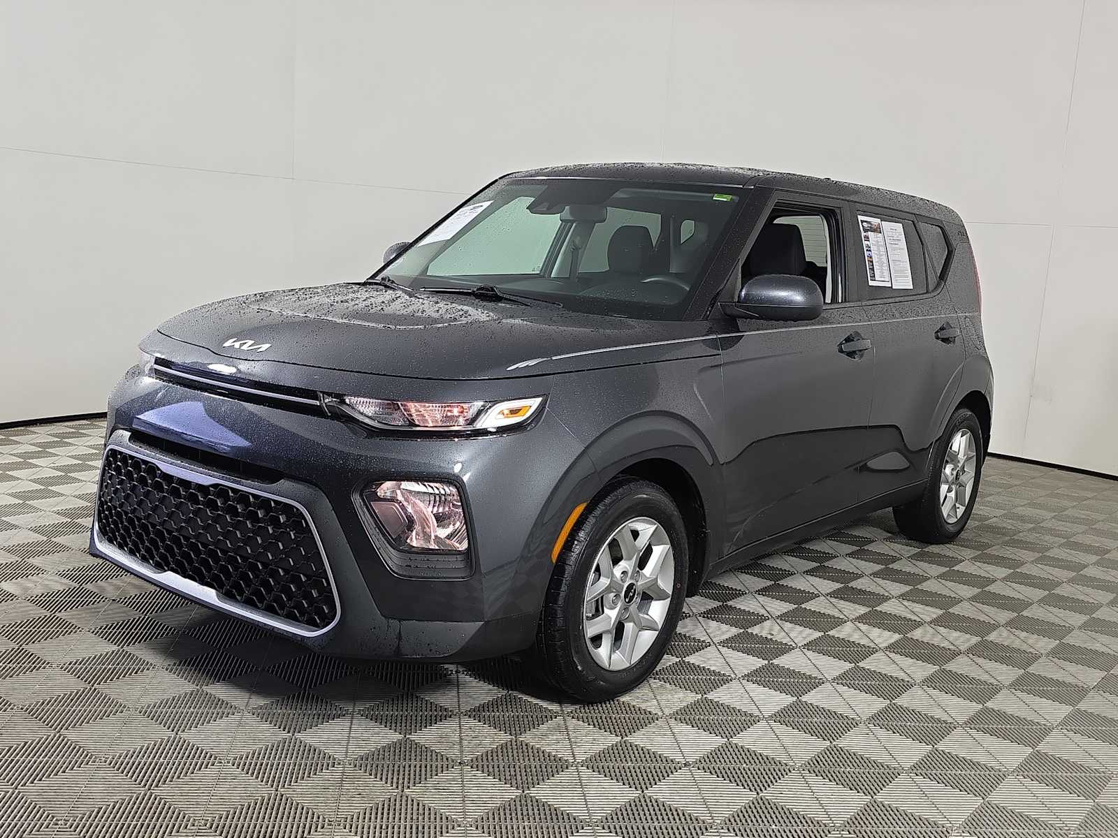 2022 Kia Soul LX photo 2