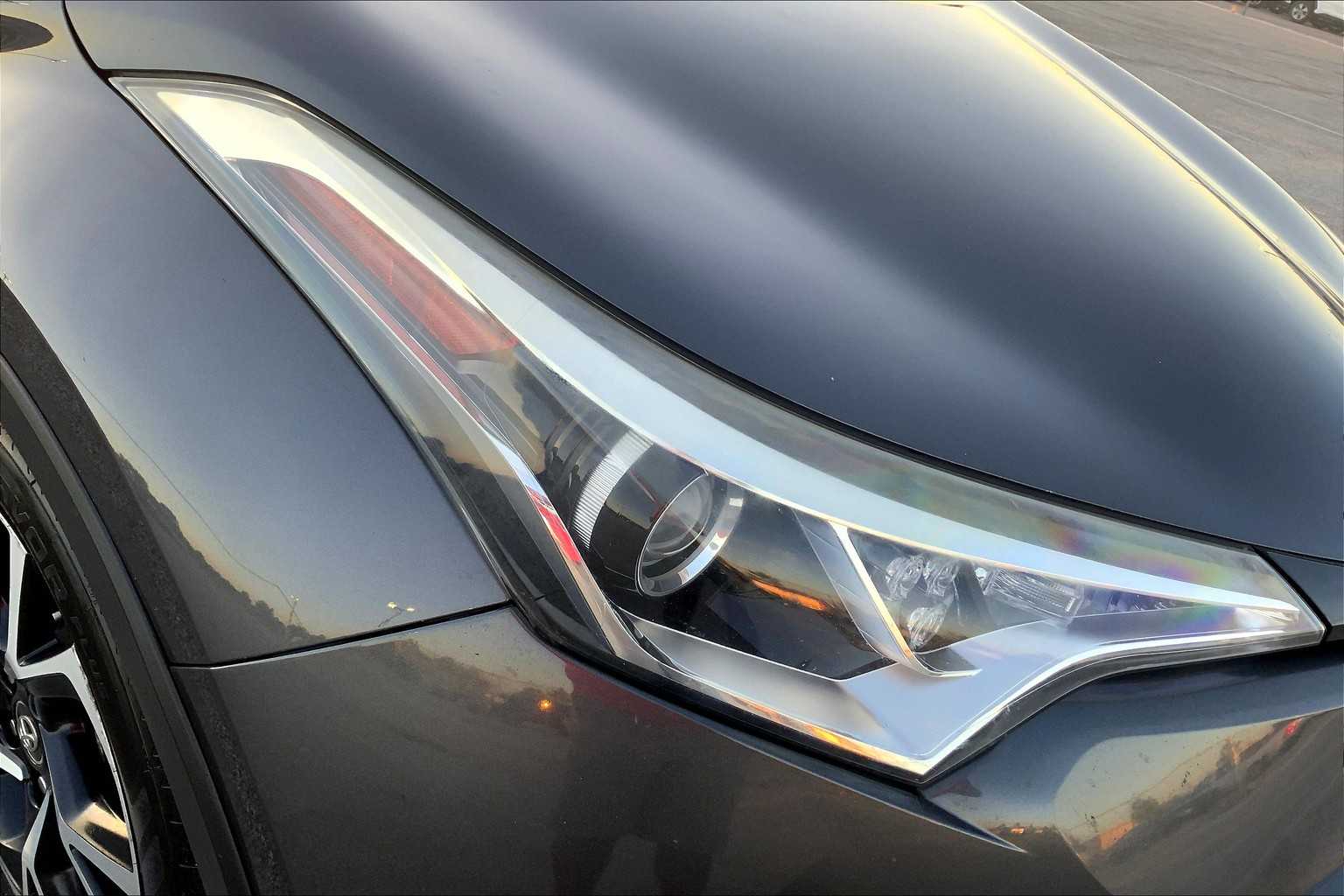 2018 Toyota C-HR XLE Premium photo 25