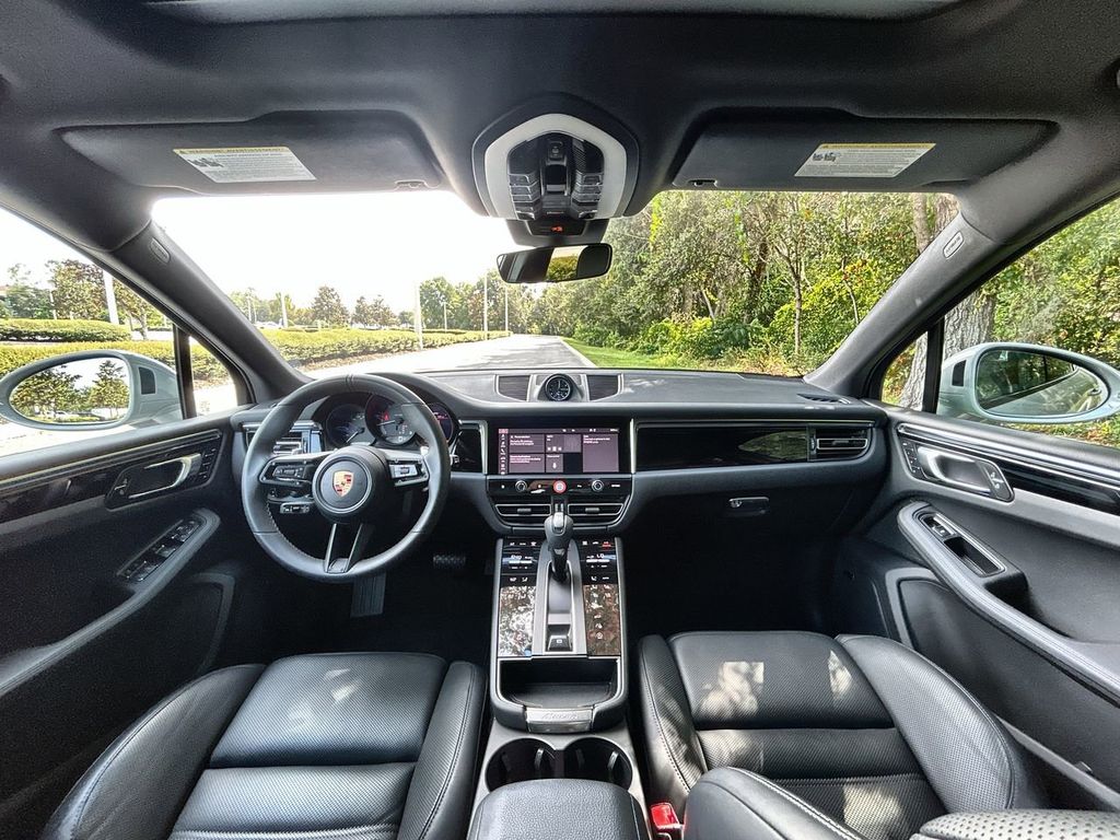 2024 Porsche Macan Base photo 25