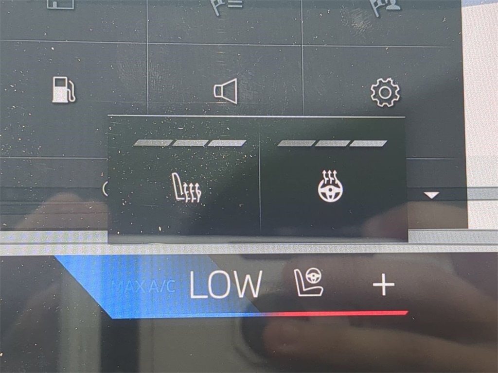 New 2025 White Metallic BMW 740i image 21