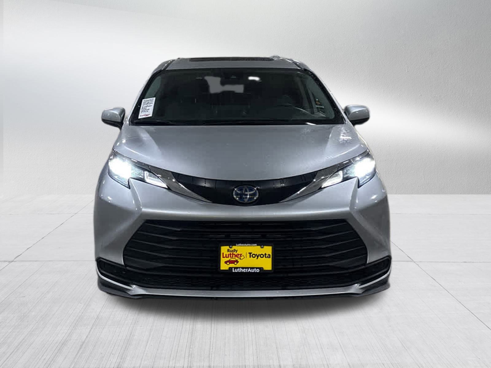 Used 2024 Toyota Sienna LE with VIN 5TDBRKEC4RS202234 for sale in Golden Valley, Minnesota