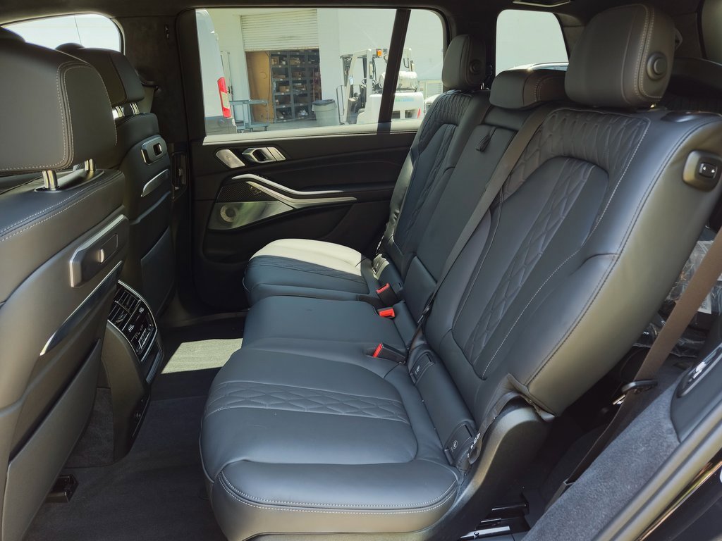 2026 Bmw X7 M60i photo 16