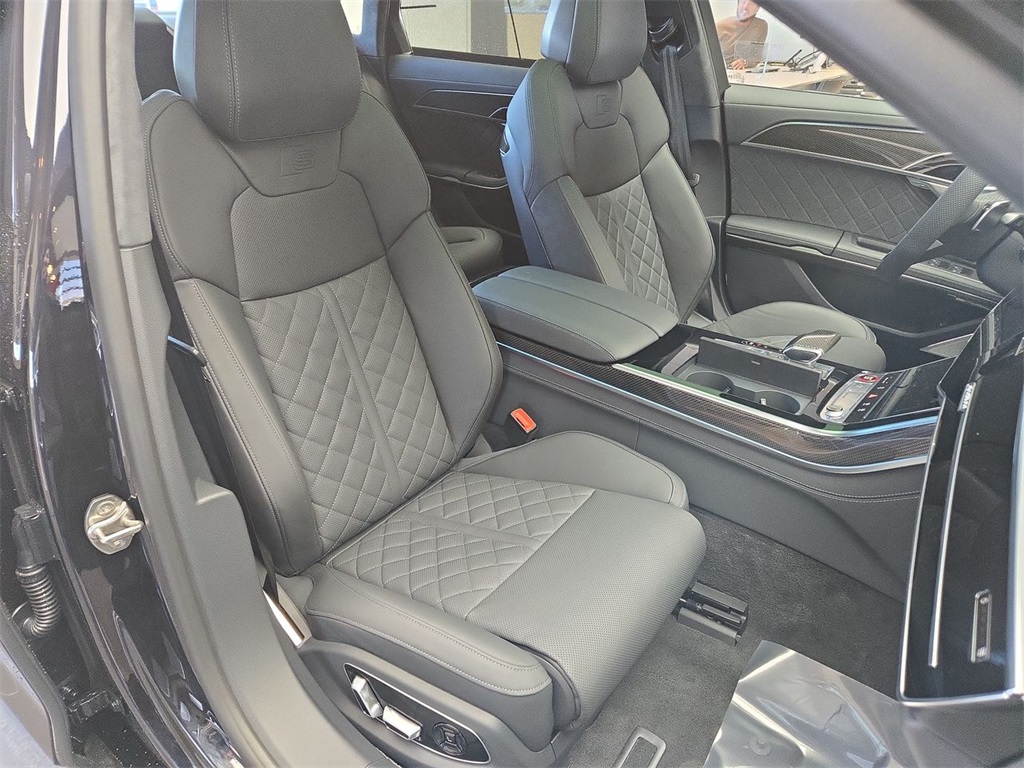 2025 Audi S8 4.0T photo 18