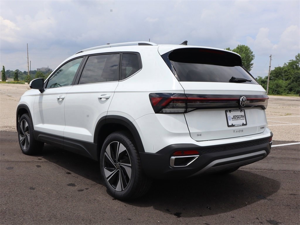 2025 Volkswagen Taos SE photo 2