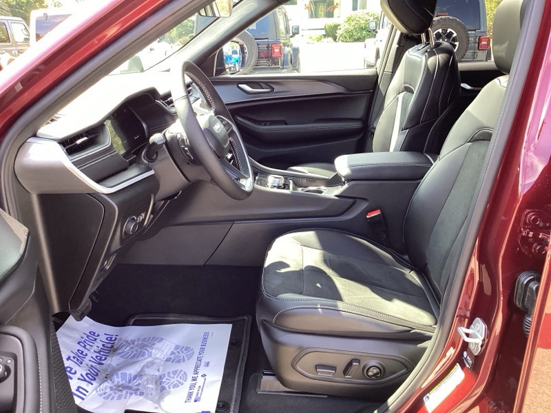 2025 Jeep Grand Cherokee Altitude X photo 25
