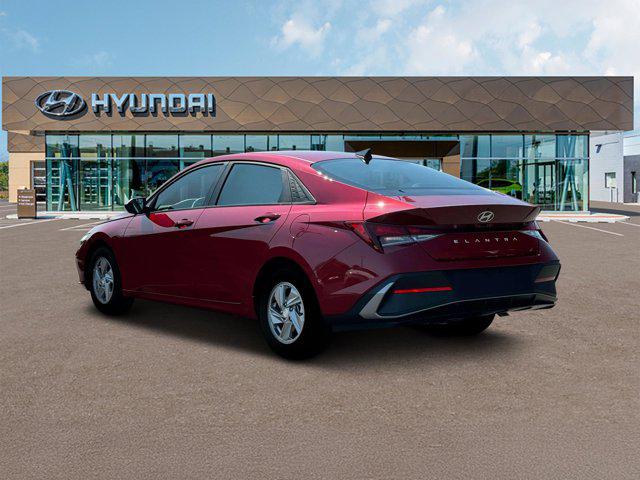 2025 Hyundai Elantra SE photo 3
