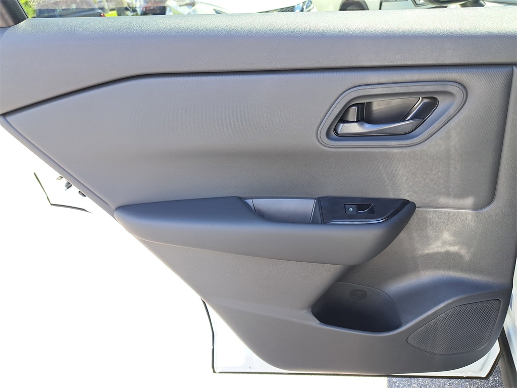 2026 Nissan Rogue S photo 14